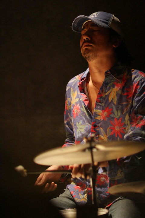 {c  photo by ISHII Hitoshi