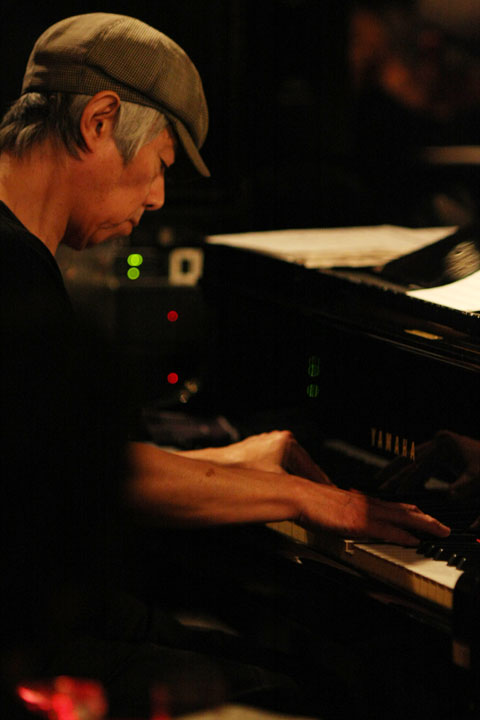 Y(p)  photo by ISHII Hitoshi
