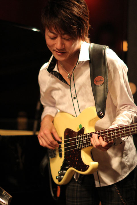 {(eb) photo by ISHII Hitoshi