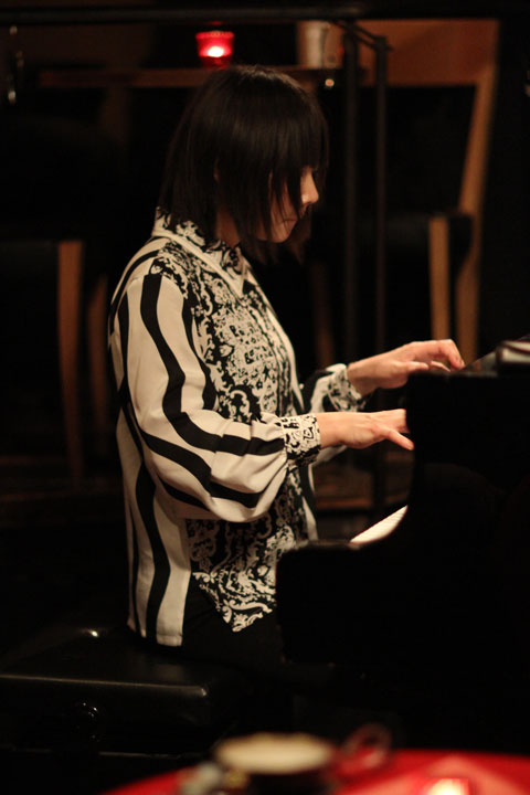 Бq^Rq(p) photo by ISHII Hitoshi
